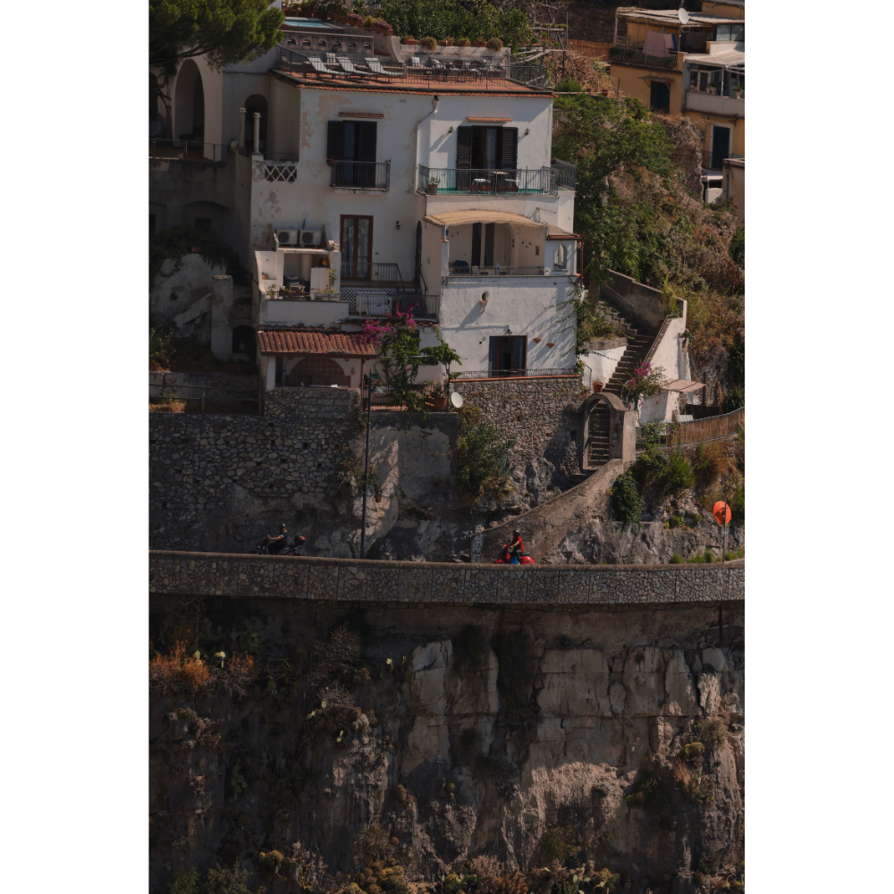 SCOOTER THROUGH POSITANO